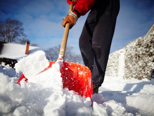 Schneeräumung und Winterdienst durch 4 Elemente Bischofshofen © Shutterstock